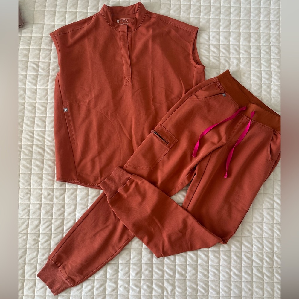 ✨SOLD✨ FIGS coral Rafaela and jogger pant set